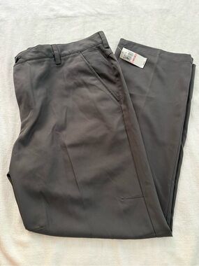 IZOD Men's Golf Pants in Charcoal Gray